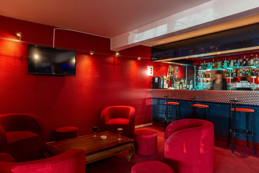 Hotel The Originals Bernay Acropole