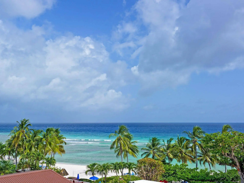 Coconut Court Beach Hotel