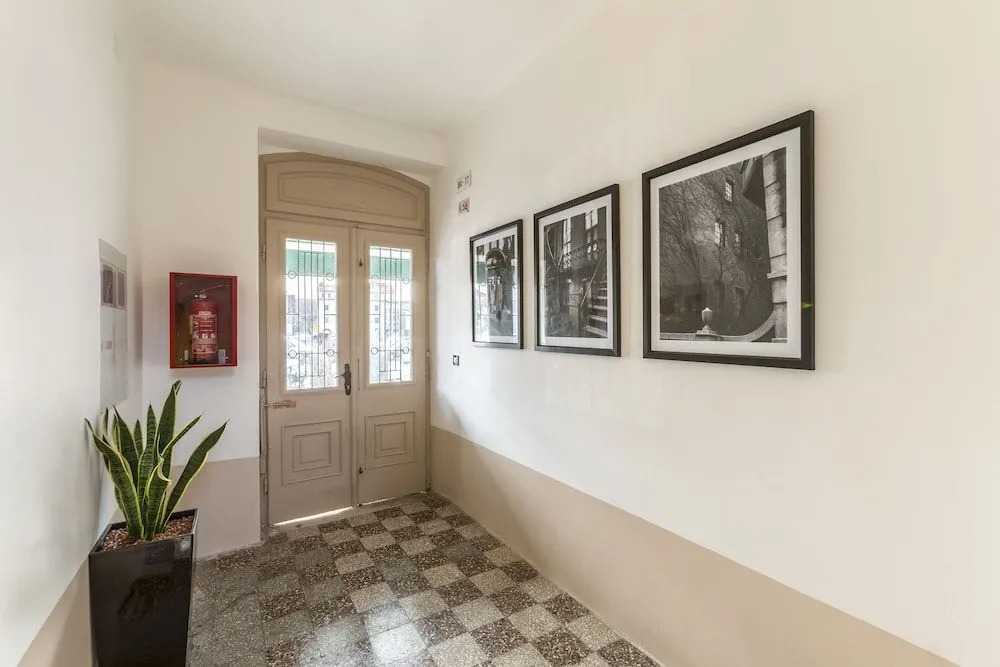 Queen Apartment