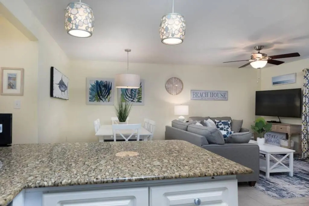 2bd 2ba 1st floor condo WALK TO BEACH