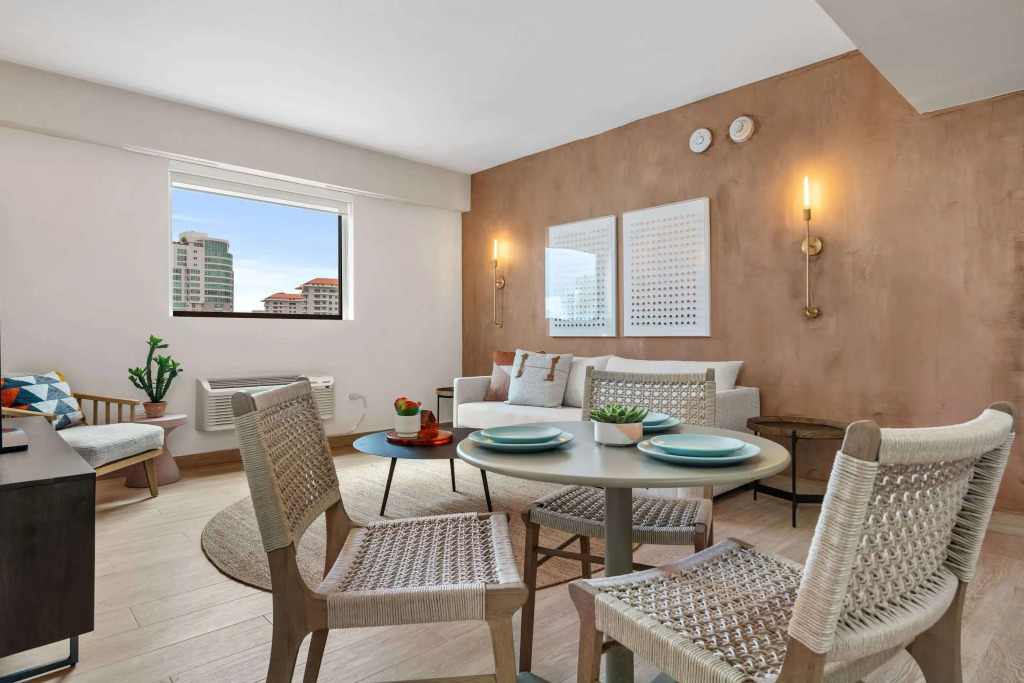 HiBird- Apartment and Suites Hotel