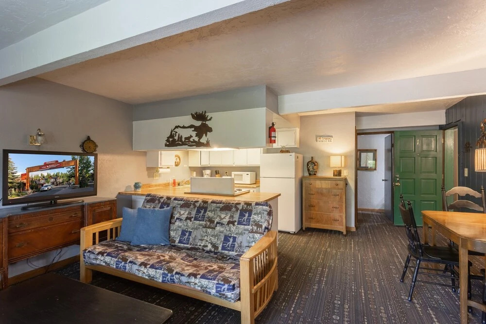 01 - Brown Bear 1 Bedroom Home by Redawning