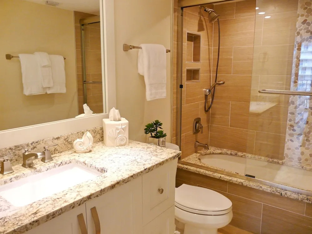 Beachfront Condo With Pool and Dazzling Ocean View