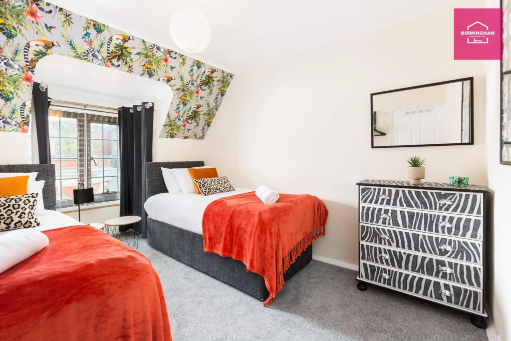 NEC & HS2 Coleshill 6mins drive- Spacious 3 Bedroom Duplex with 4 Separate Beds