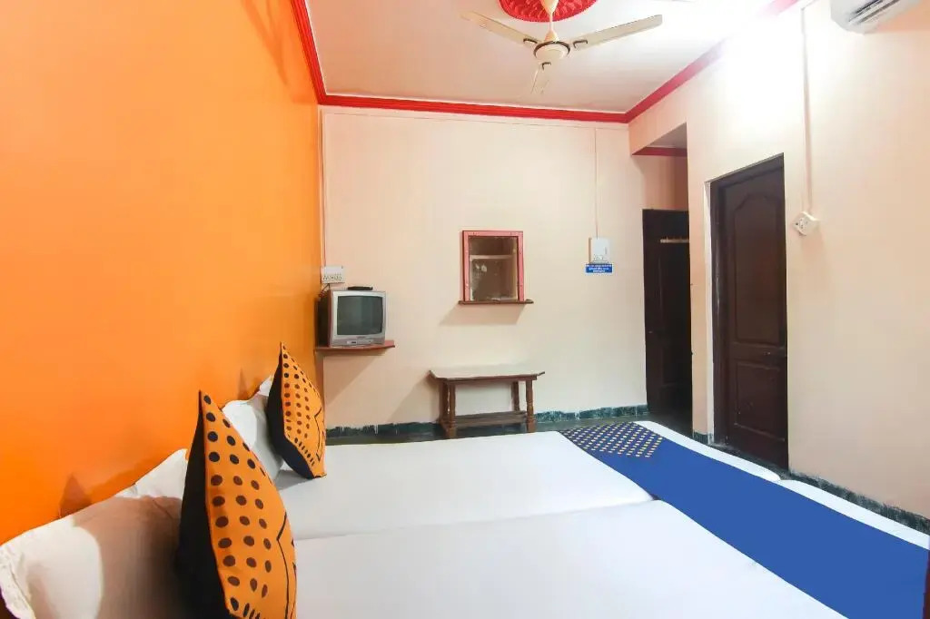 New Surekh Lodge by OYO Rooms
