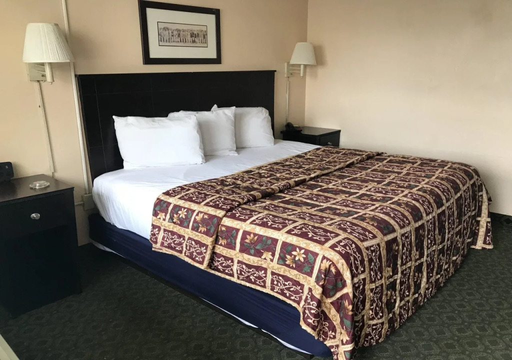 Red Carpet Inn & Suites