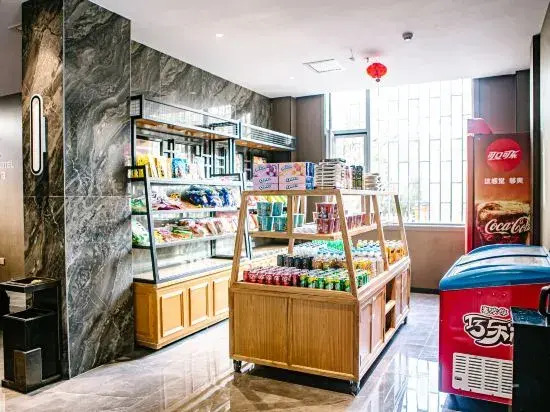 Xinxuan Hotel (Zhengzhou Zhongzhou Avenue Qilihe Subway Station)