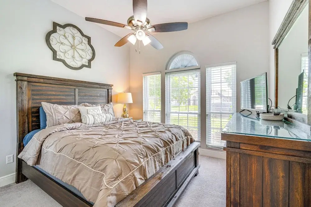 5 Mi to Disney World: Spacious Kissimmee Home!
