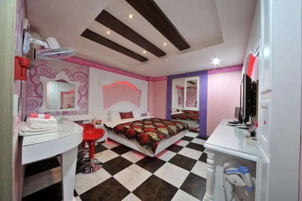 Cheongbaek Motel