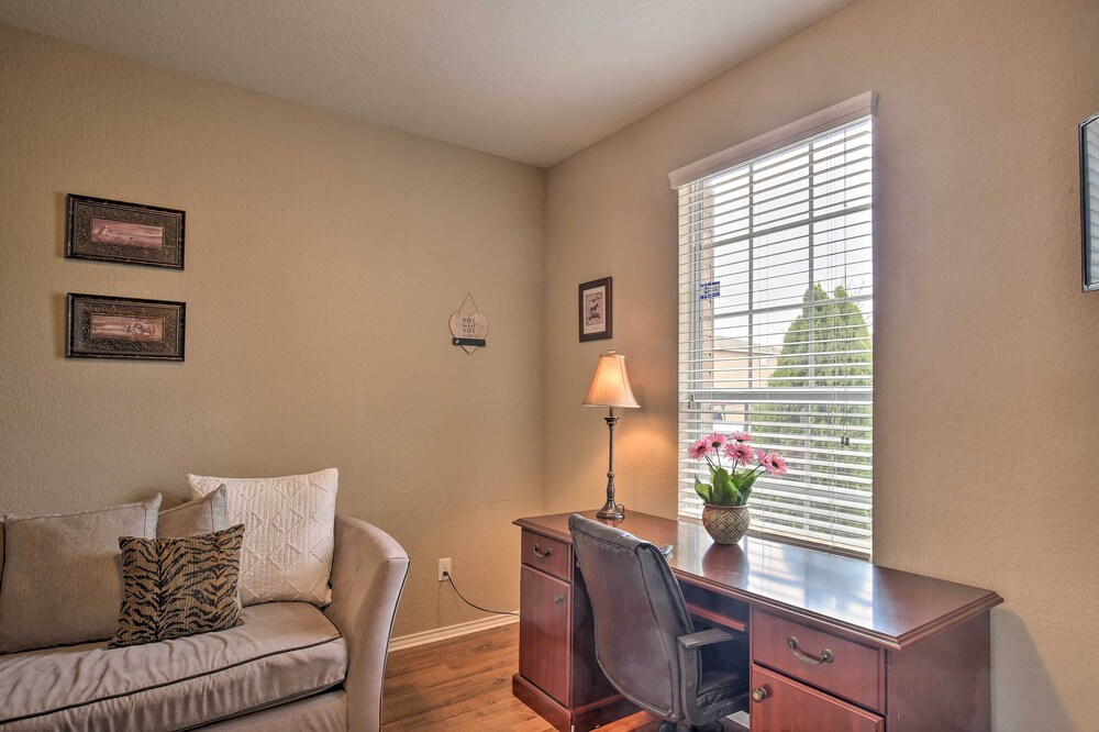 San Antonio Abode Near Golf, Shops + Dining!