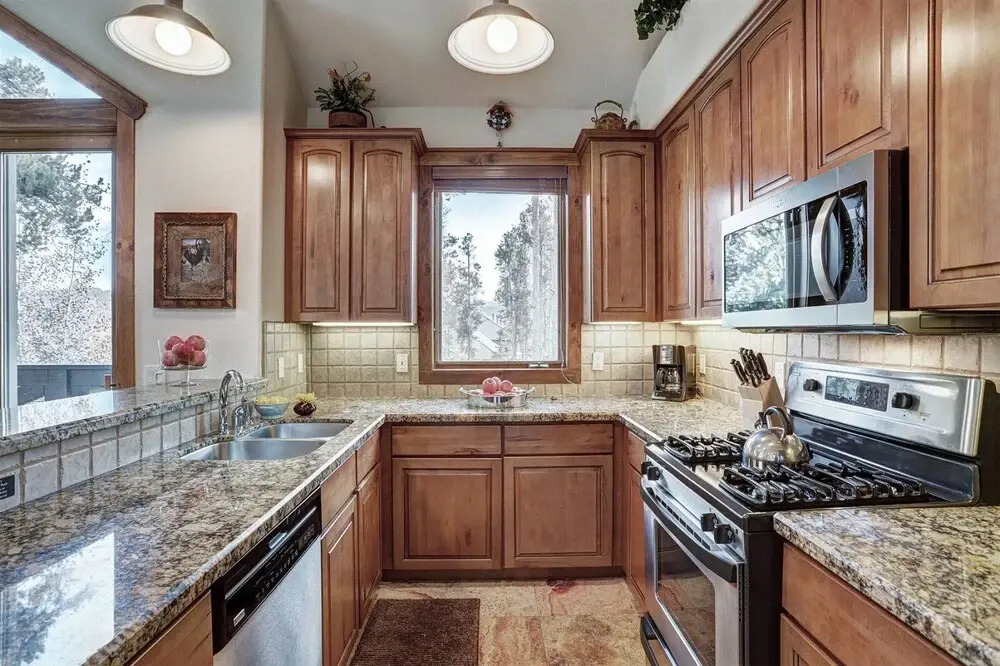 Ski-in/ski-out 3 Bedroom Townhome at Snowflake Lift With Private Hot Tub