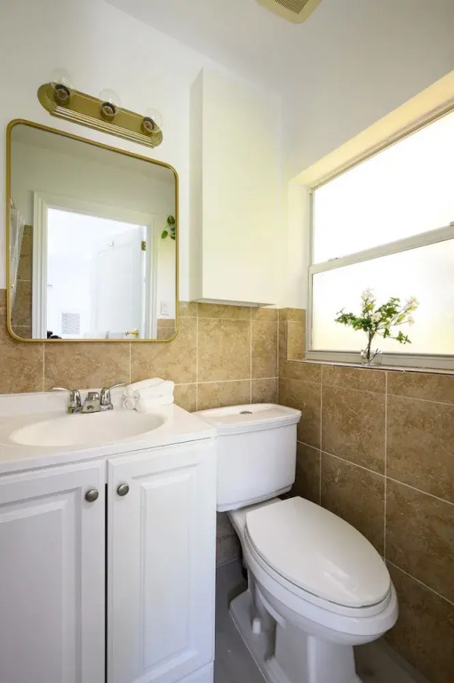 Bright Comfortable Apt in Victoria Park