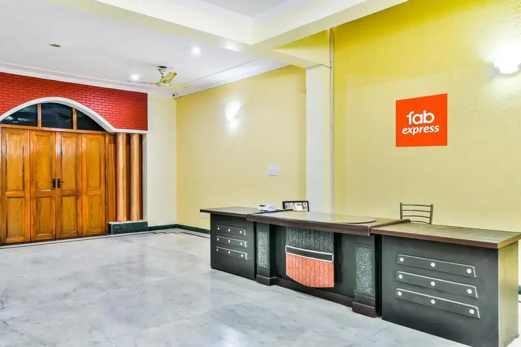 Prakash Apartment By FabHotels