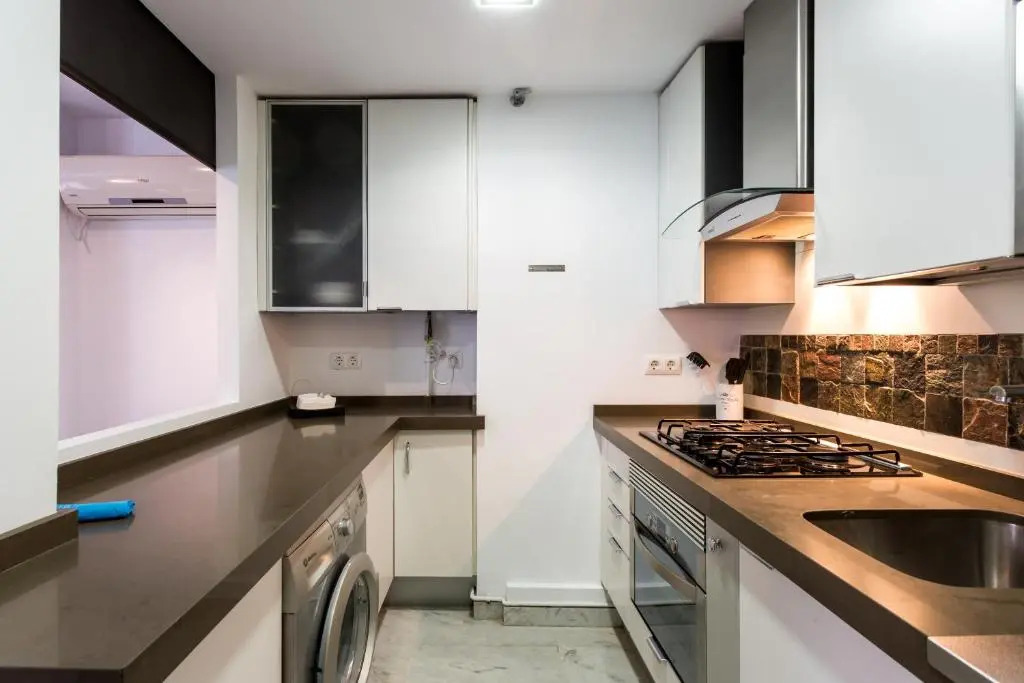 LR2 Private Terrace & Parking Right in the city Center