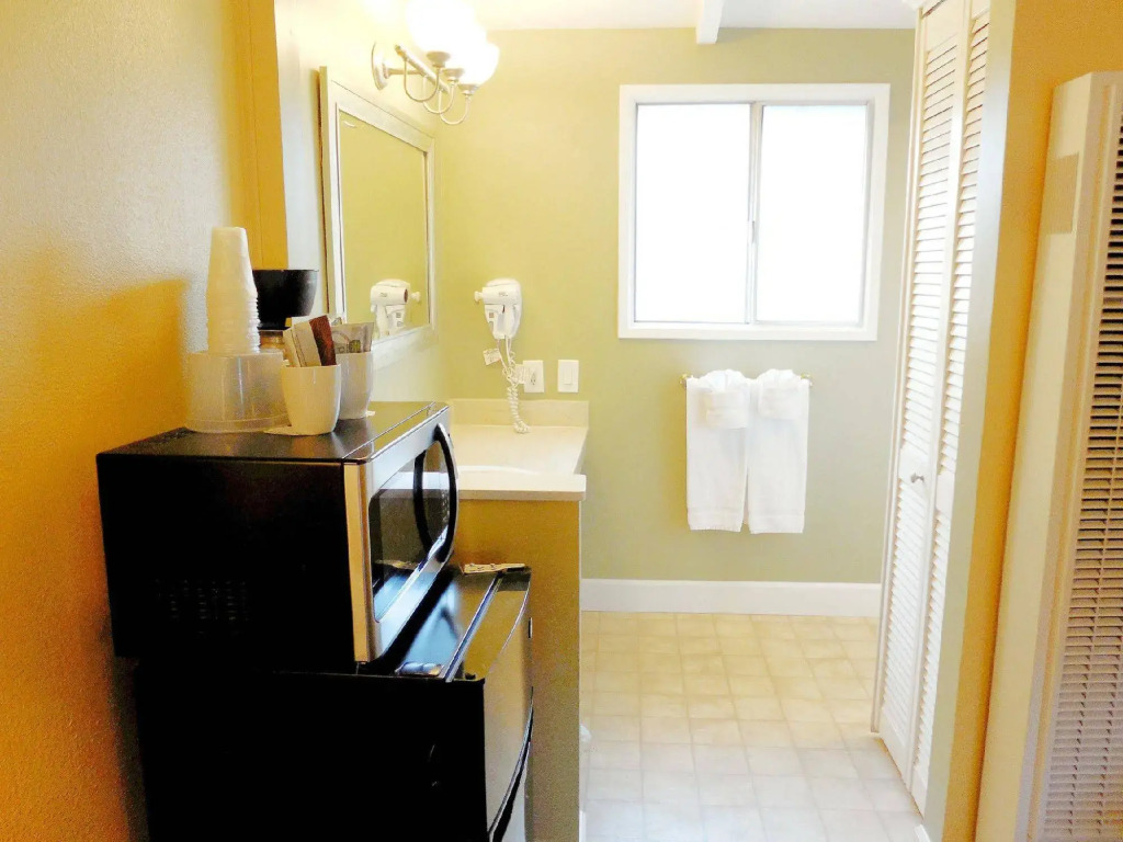 Monterey Peninsula Inn