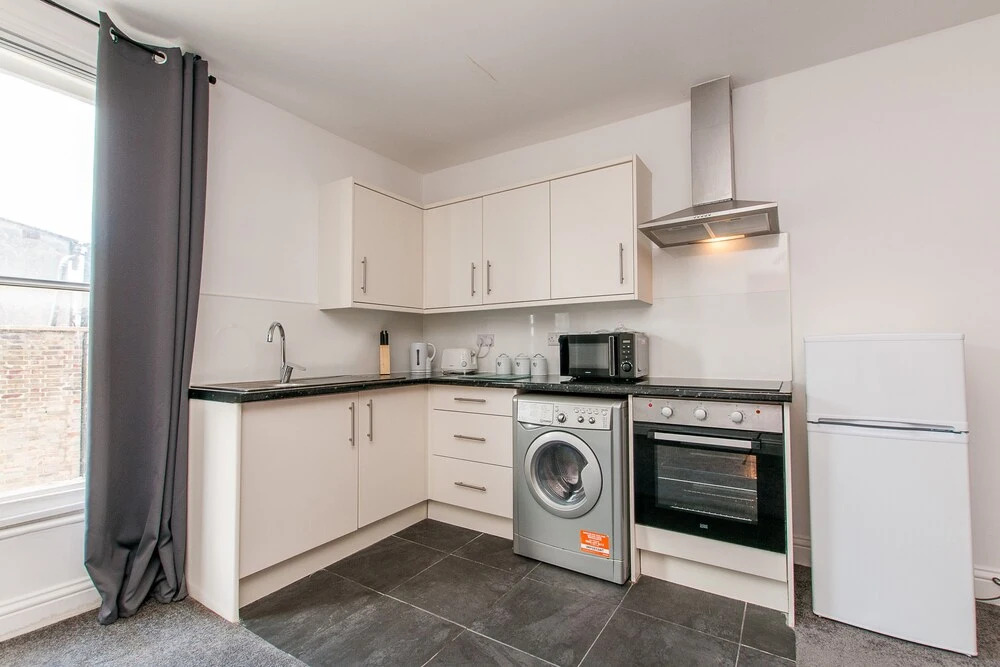 3 Bed Flat in Pedestrianized High Street