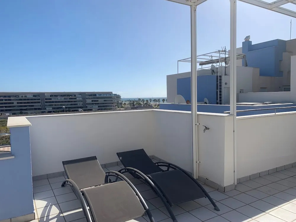Beautiful 2 Bedroom Penthouse