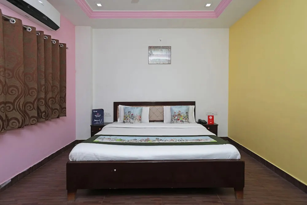 OYO 9984 Hotel Shiv Sagat