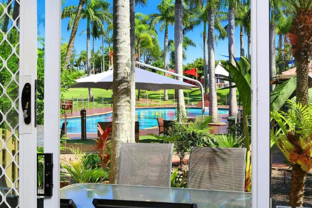 Resort Style - The Oasis Resort Villa 7, 2 Landsborough Pde