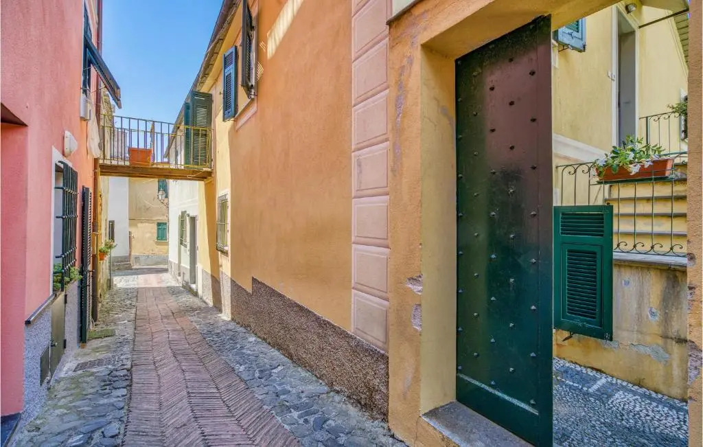 Beach Front Home In Moneglia With Wifi