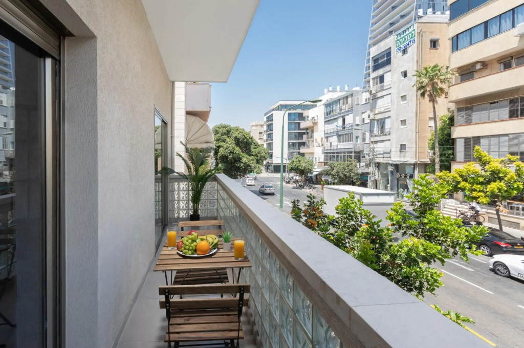 Bold & Beautiful 1BR in Ben Yehuda by HolyGuest