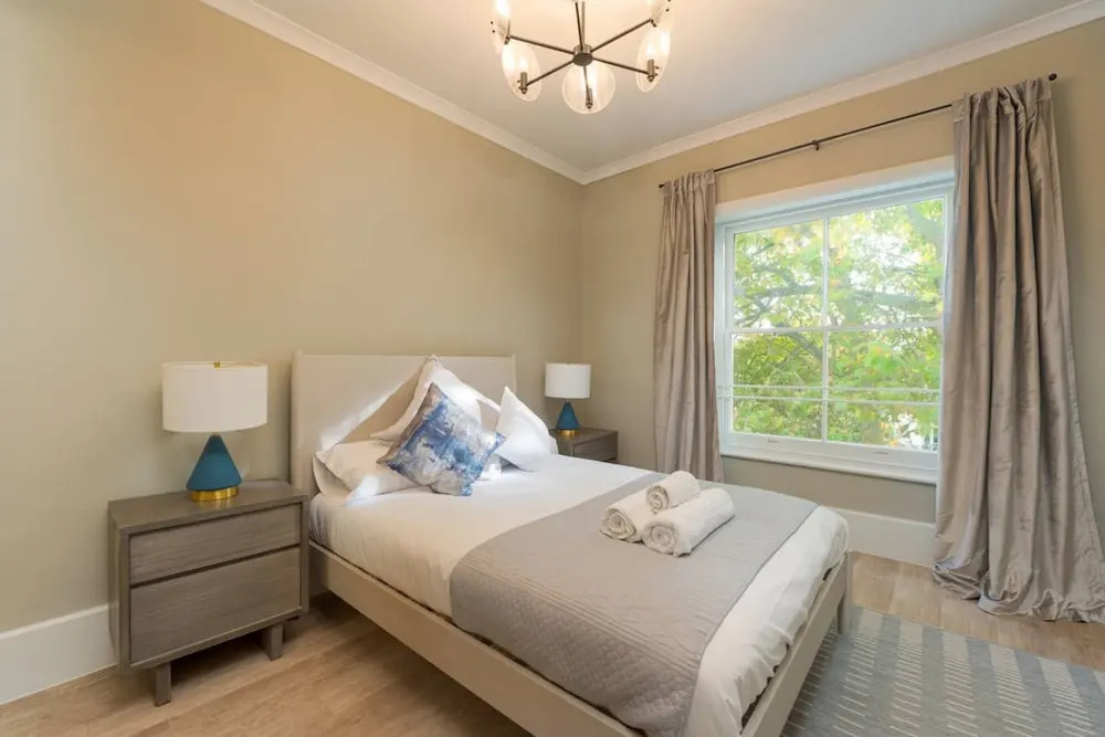 Gorgeous Apartment by the Park PS6