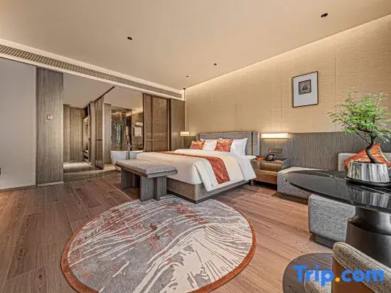 Longhai Silk Road Holiday Hotel