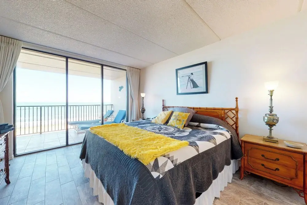 3BR Gulf-view Suite w/ Pools, Gym & Tennis