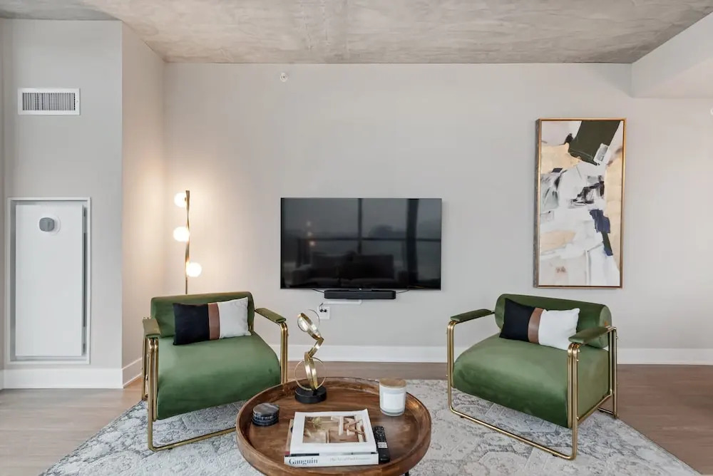 West Loop High-end 2BR Walkable City Views