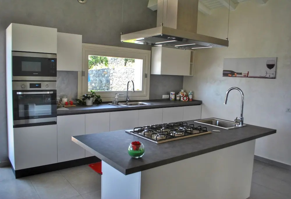 Villa Dedalisa by holidayngo