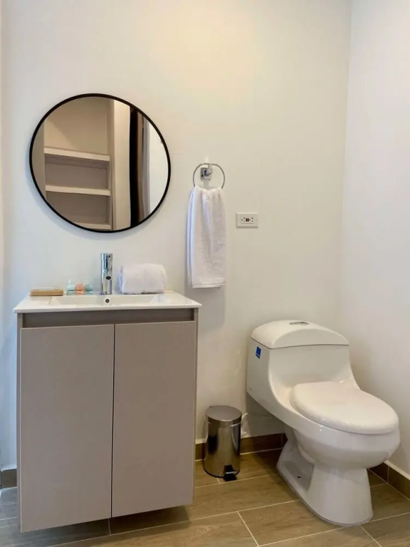 Captivating 3BR With Balcony n fan in Laureles