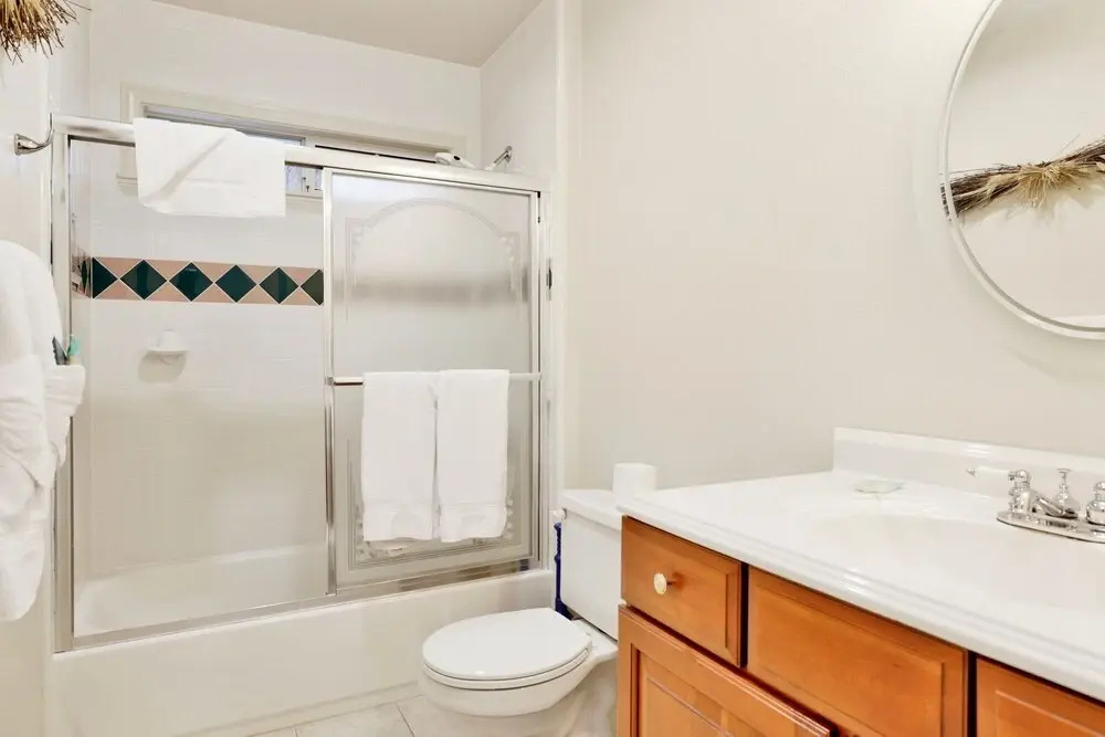 2091-mockingbird Getaway 4 Bedroom Home by RedAwning