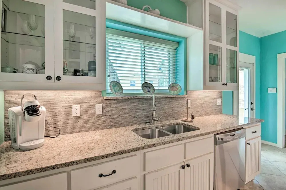 1 Mi to Dtwn Rockport: 'ocean Pearl' House
