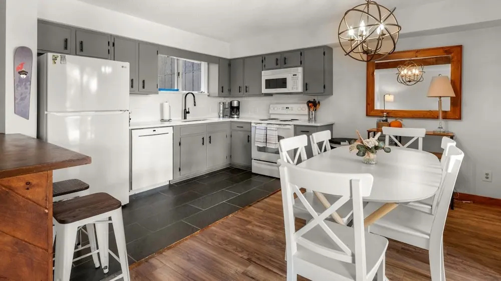 57 North Lynx 3 Bedroom Condo by RedAwning