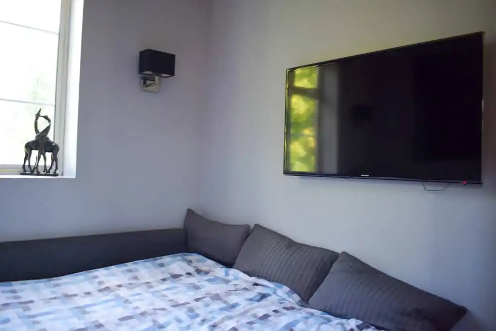 Modern 2 Bedroom Flat with A/C in Westminster