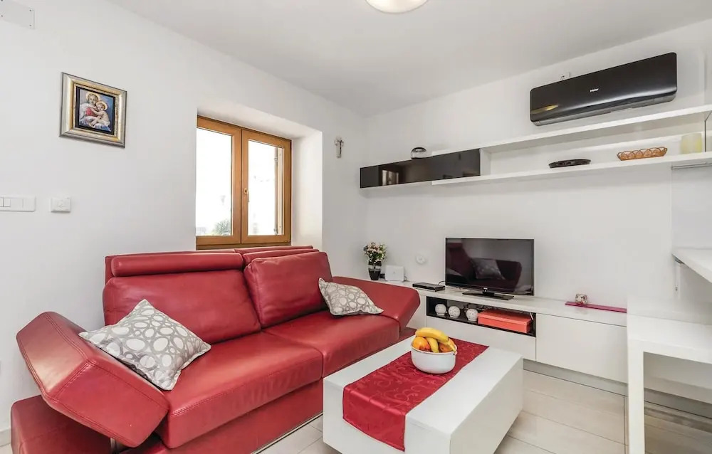 Awesome Home in Barbat with Hot Tub, WiFi, 4 Bedrooms
