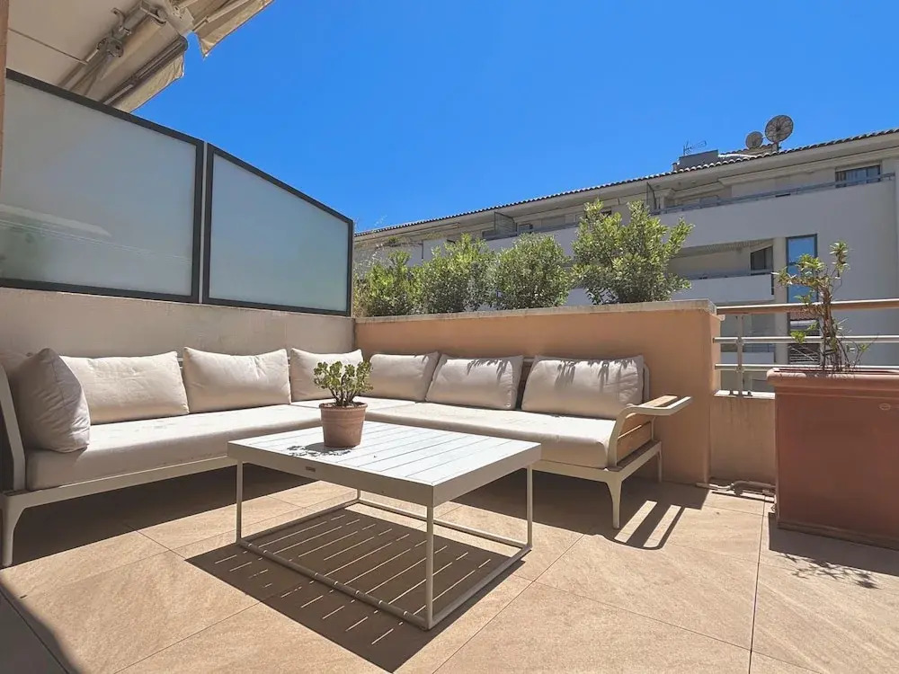 3 Bed Penthouse With Terrace Close to Beach- 2200