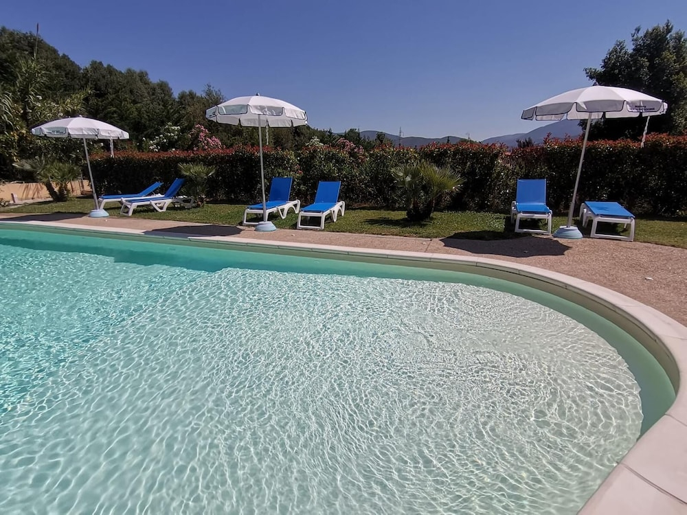 Sardinia Hillside Retreat - Apt 14 - 2BR, quiet area, parking