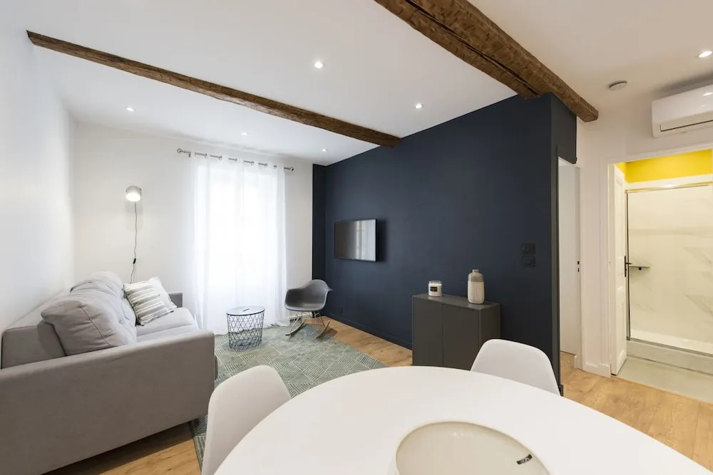 APPARTEMENT 1 NEUF sur le port à coté de la plage