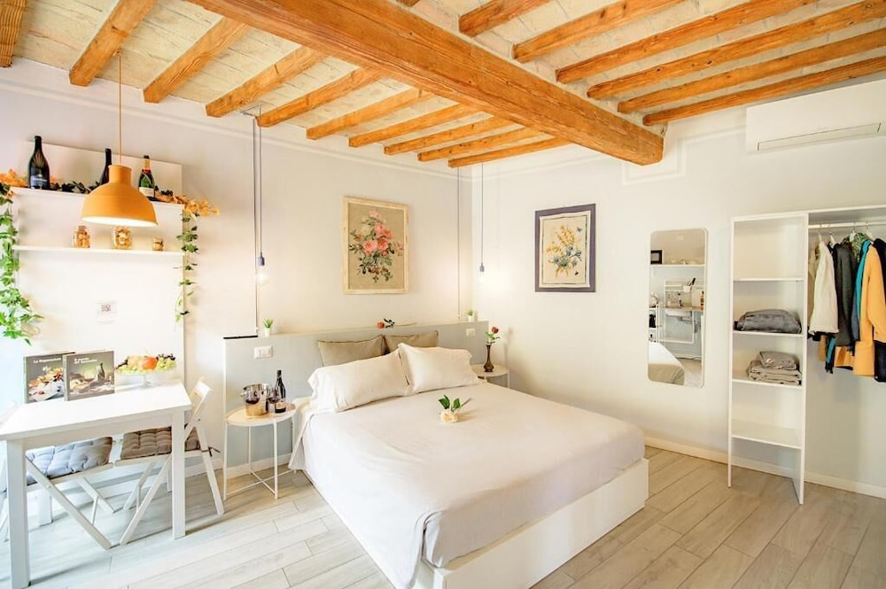 La Casa Del Vino-The Wine House