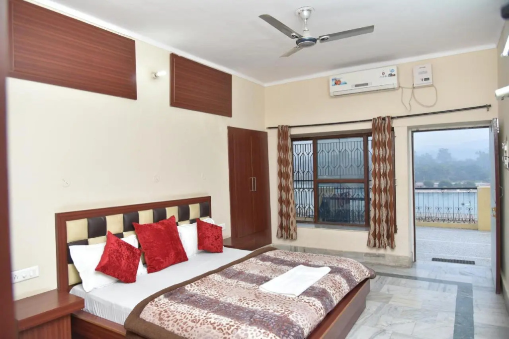 Hotel Ganga Basin