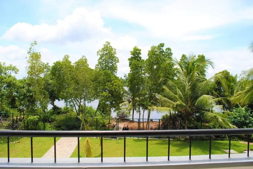 Arahtis Lake Villa