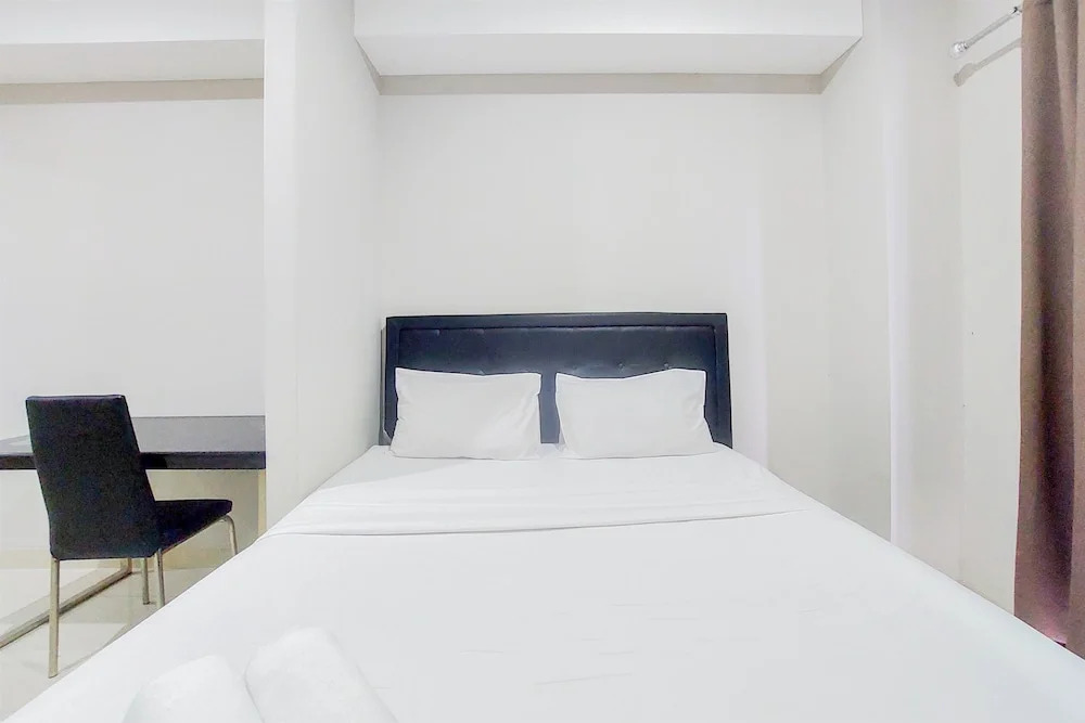 Comfy And Modern Studio Room The Ayoma Apartment