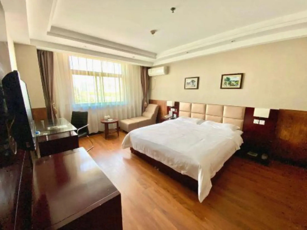 Huayuan Hotel (Xi'an North Railway Station Shaanke University)