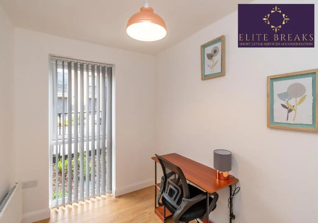 Central 4 bed house by Elite Breaks Serviced Accommodation Birmingham With Free Parking Sleeps upto 8