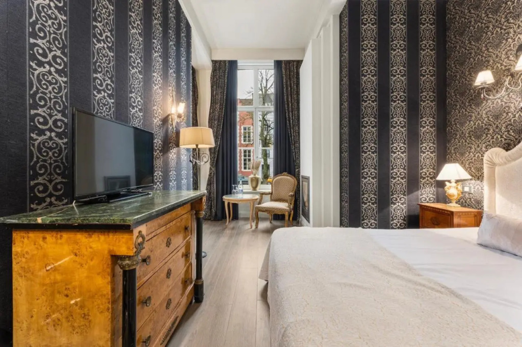 Bordeau Canal Suites