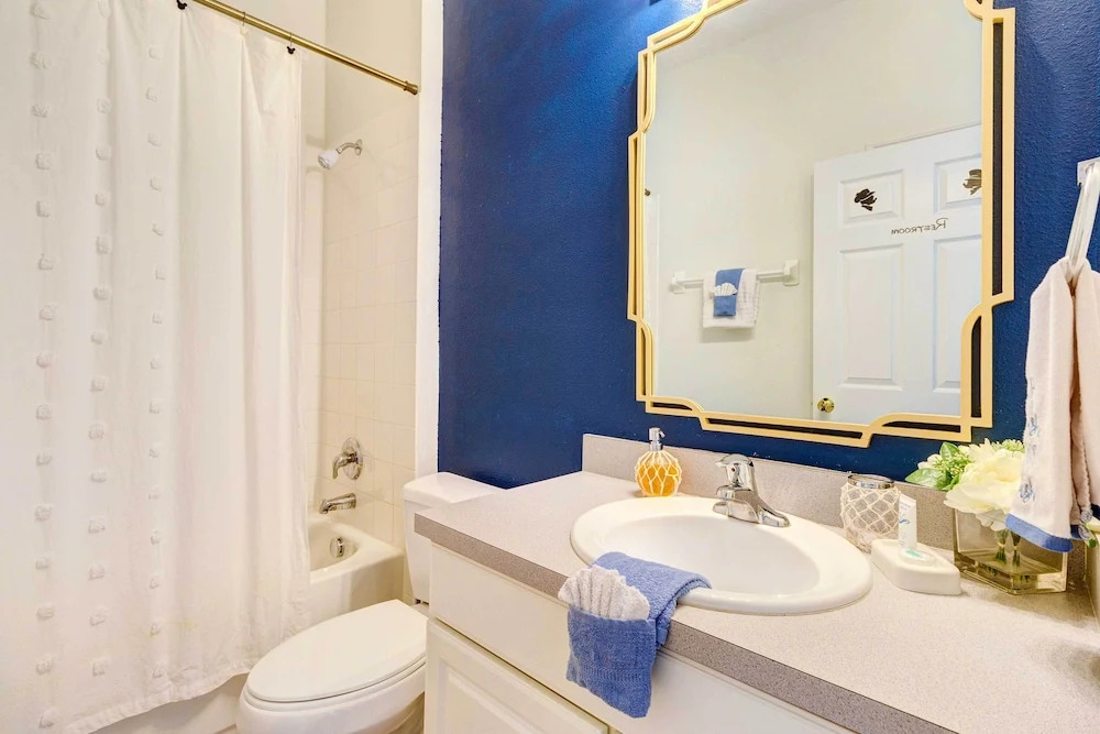 Family Home w/ Heated Pool: 9 Mi to Disney!