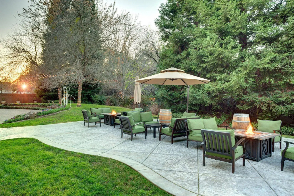 Lake Natoma Inn