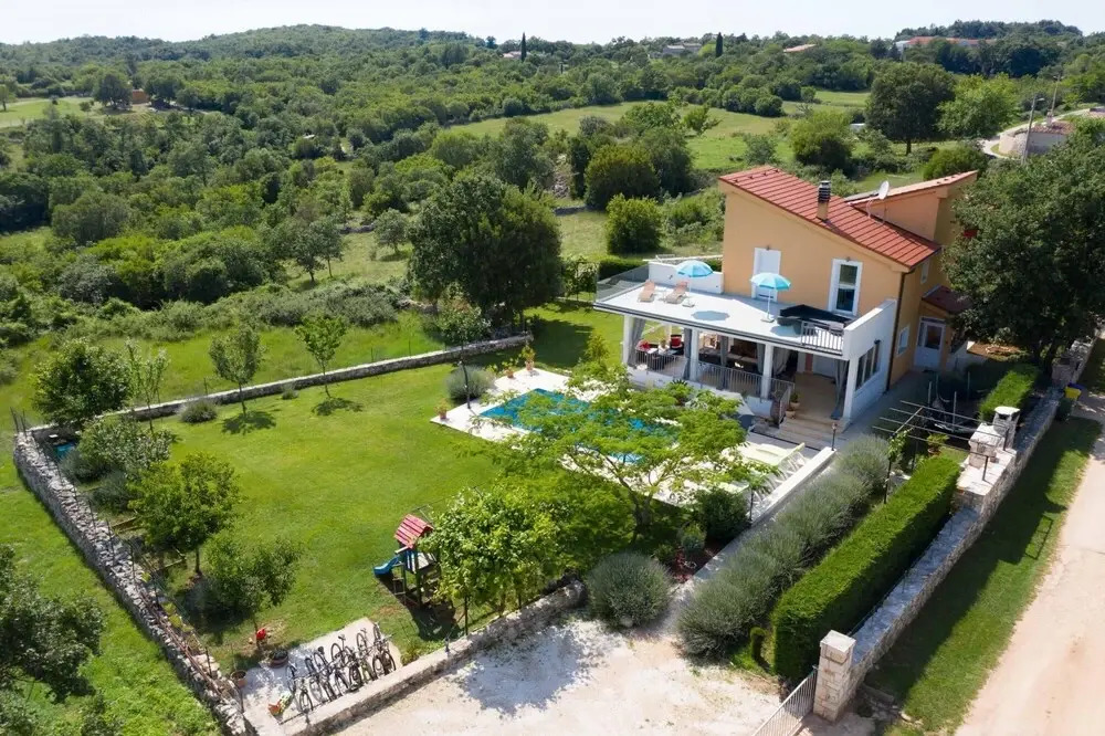 Villas in Kanfanar With 4 Bedrooms and 5 Bathrooms