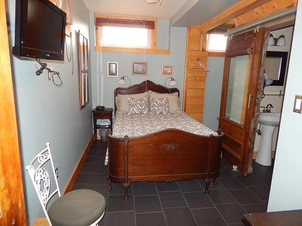 Blue Tin Roof Bed & Breakfast